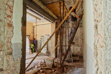 Photo of workers at a construction site, where asbestos exposure was common.